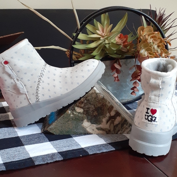 💯 NEW I Heart Ugg Kisses - Picture 2 of 5